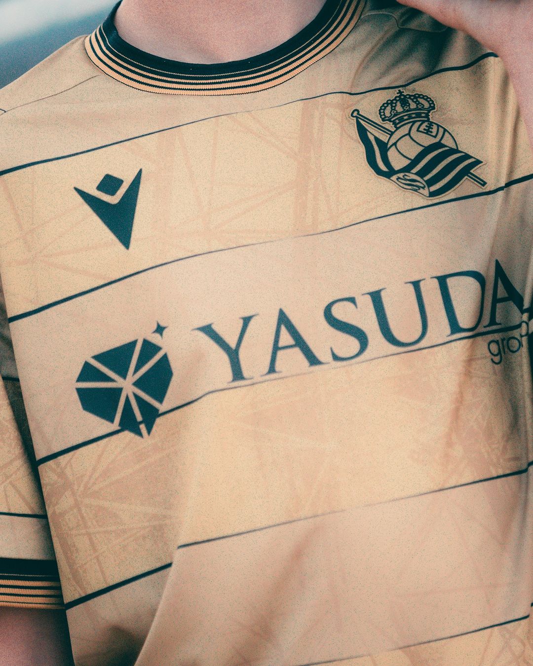 Real Sociedad voetbalshirts 2024-2025 tribuut aan retro shirts en stadion