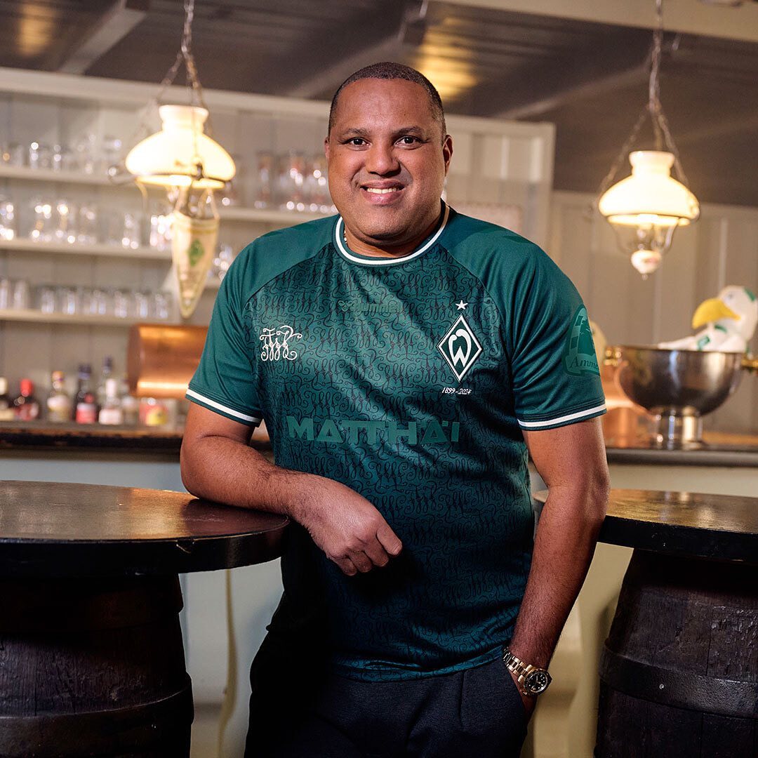 Dit is het Werder Bremen voetbalshirt ter ere van het 125 jarig bestaan