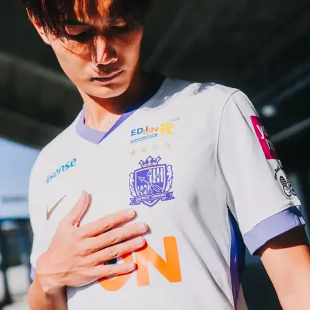 Dit zijn de Sanfrecce Hiroshima voetbalshirts 2025