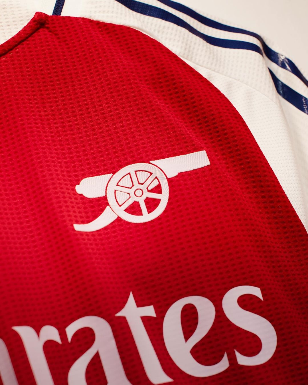 Arsenal thuisshirt 2024-2025 geïnspireerd door voetbalshirts eind jaren '80! 