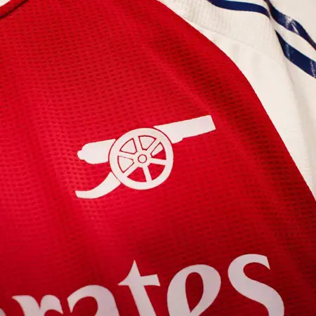 Arsenal thuisshirt 2024-2025 geïnspireerd door voetbalshirts eind jaren '80!