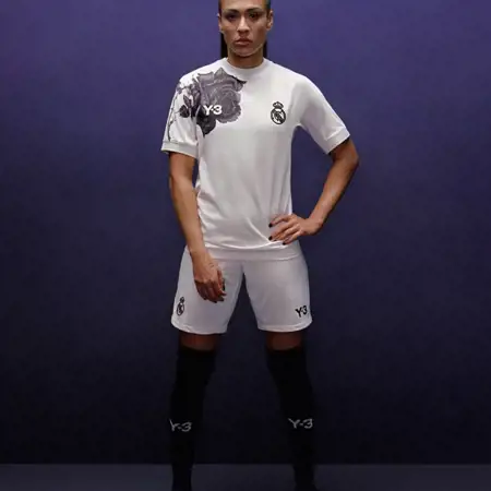 Dit zijn het Y-3 Real Madrid warming-up shirt en trainingsjack