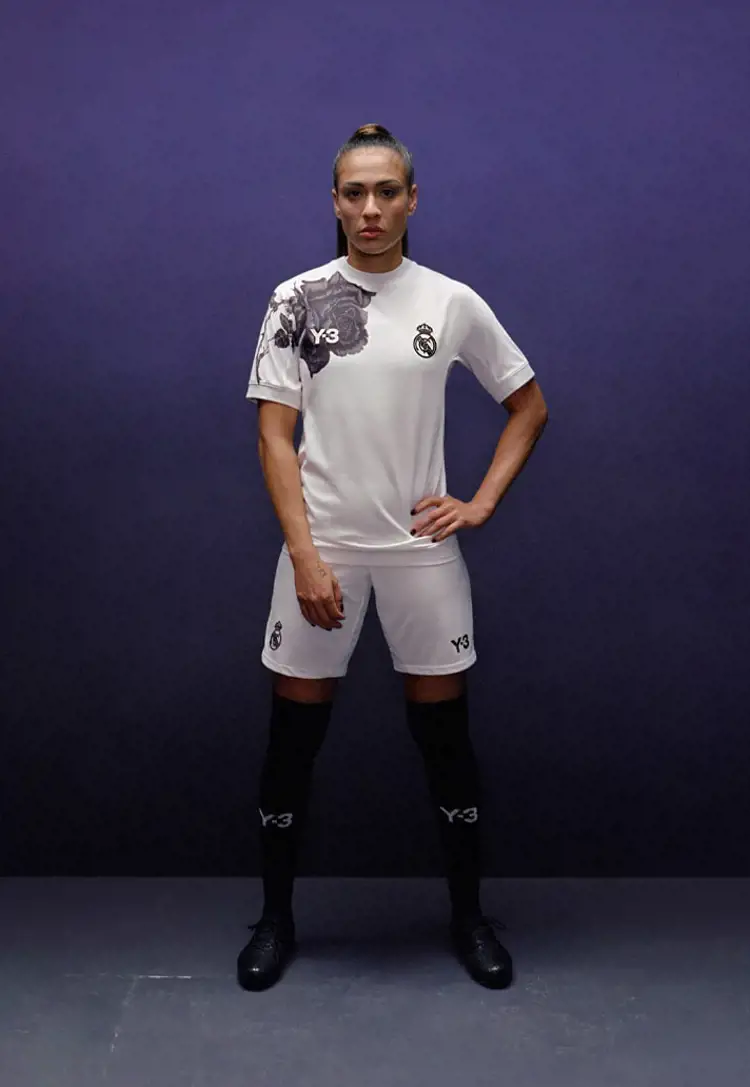 Dit zijn het Y-3 Real Madrid warming-up shirt en trainingsjack