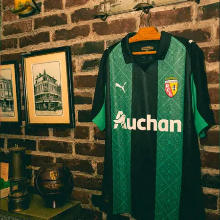 RC Lens voetbalshirts 2025-2026 eren 120 jarig bestaan en Place Verte