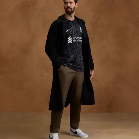 Liverpool keepersshirt 2024-2025 heeft Nike Gardien V template