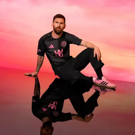 Inter Miami CF uitshirt 2025-2026 heeft half-om-half design