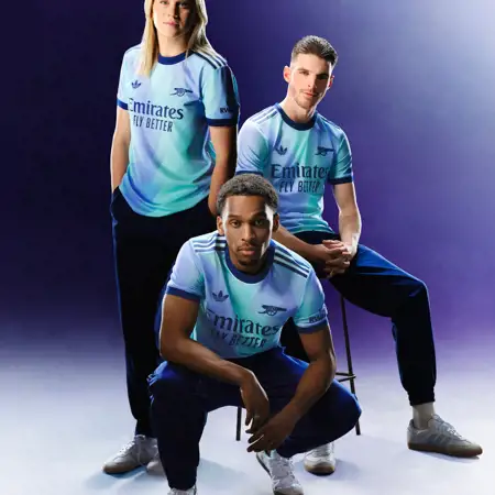 Arsenal 3e shirt 2024-2025 bevat na meer dan twintig jaar adidas Originals logo!