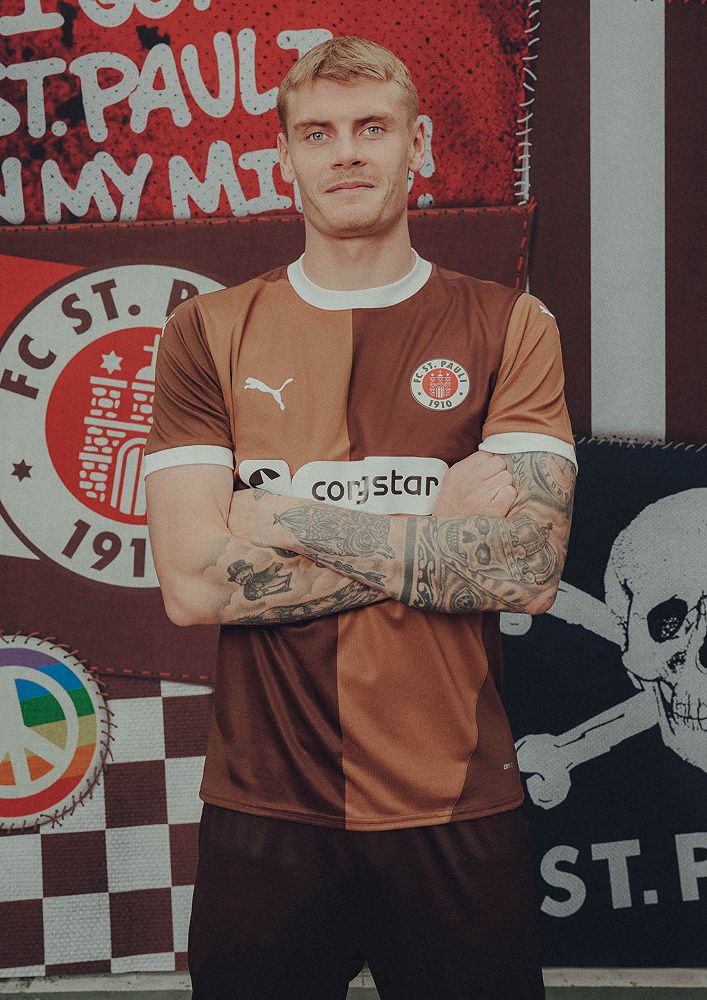 FC Sankt Pauli voetbalshirts 2024-2025 geïnspireerd door voetbalshirts jaren '90