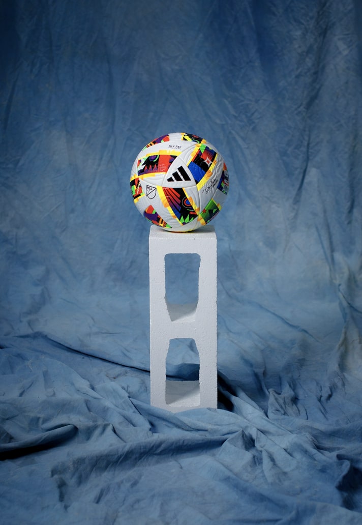 Officiële Major League Soccer 2024 wedstrijdbal geïnspireerd door voetbalshirts jaren '90