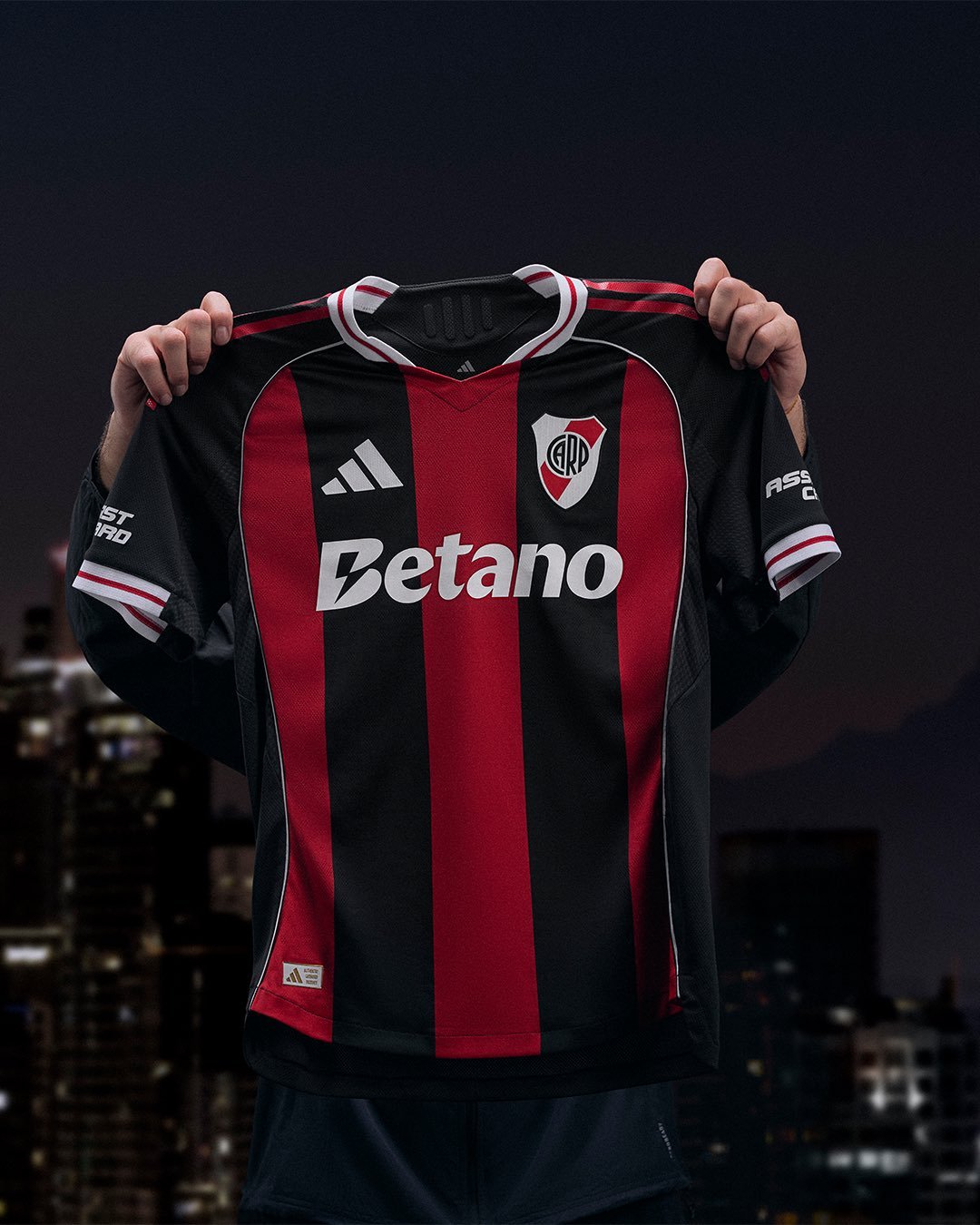 River Plate voetbalshirts 2025-2026 geïnspireerd door twee historische prijzen