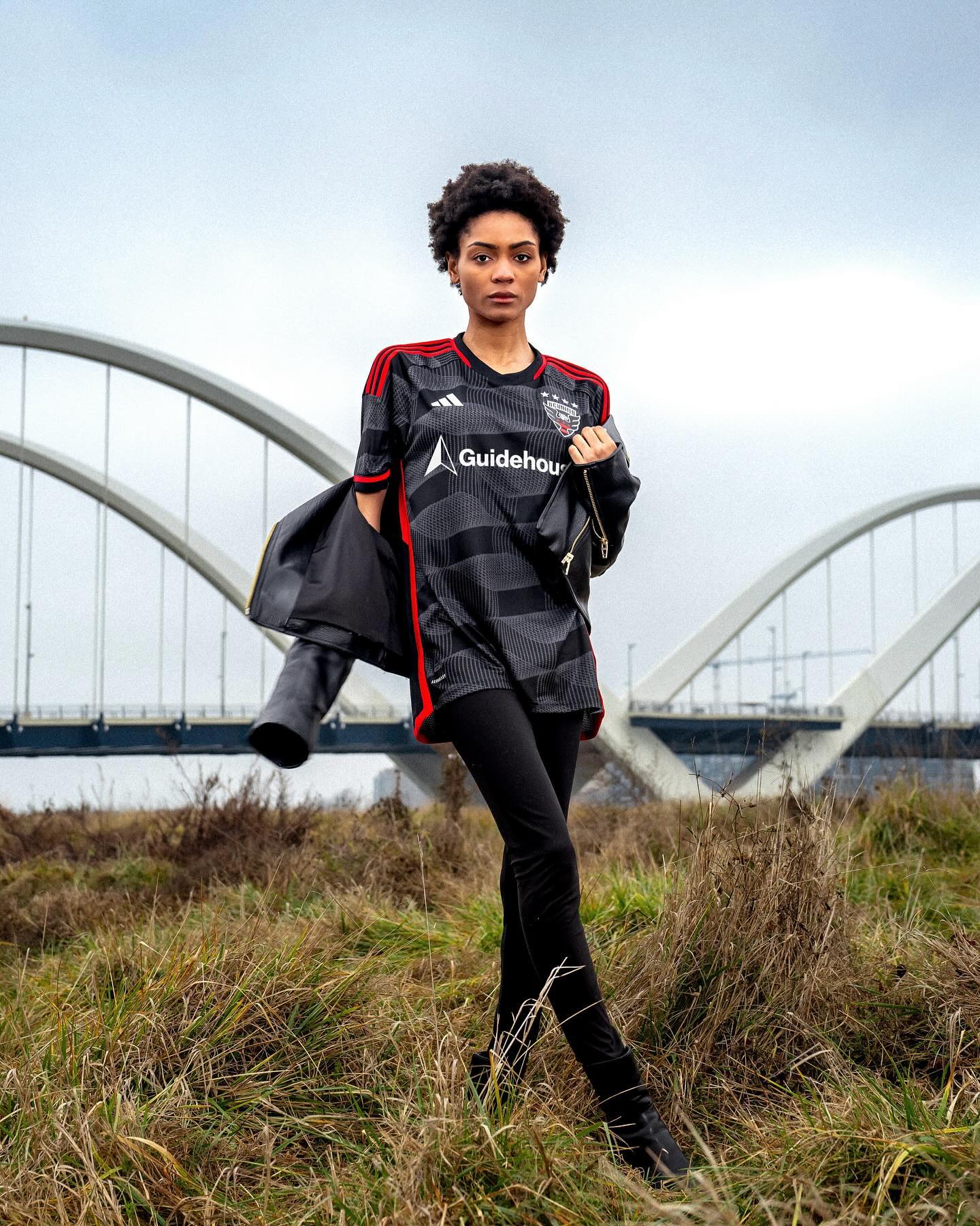 DC United thuisshirt 2024-2025 ode aan iconische brug