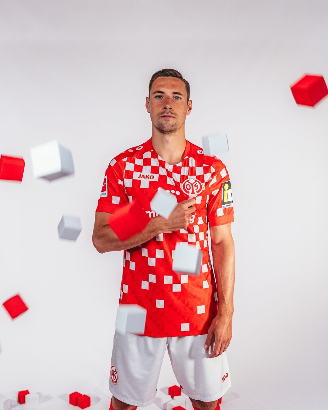 FSV Mainz voetbalshirts 2024-2025: Een moderne twist aan het verleden