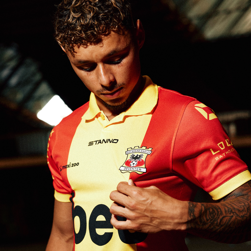 Go Ahead Eagles voetbalshirts 2024-2025 bevatten retro logo