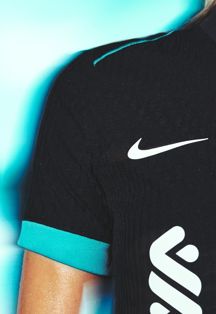 Liverpool uitshirt 2024-2025 is donkergroen!