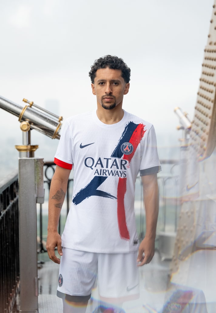 Paris Saint Germain uitshirt 2024-2025 bevat graphic Eiffeltoren!