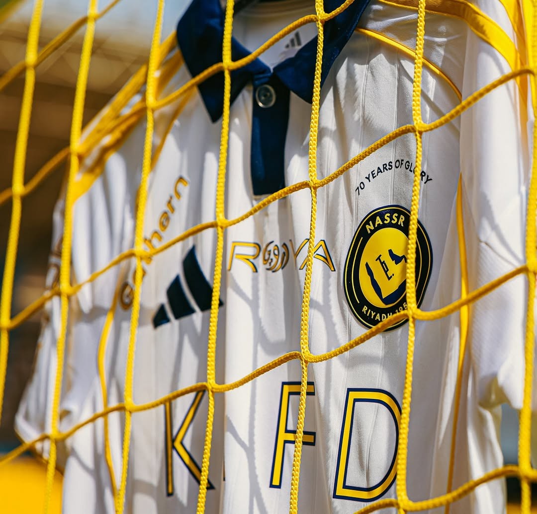 Al-Nassr voetbalshirts 2025-2026 geïnspireerd door zon en sterren boven Riyadh