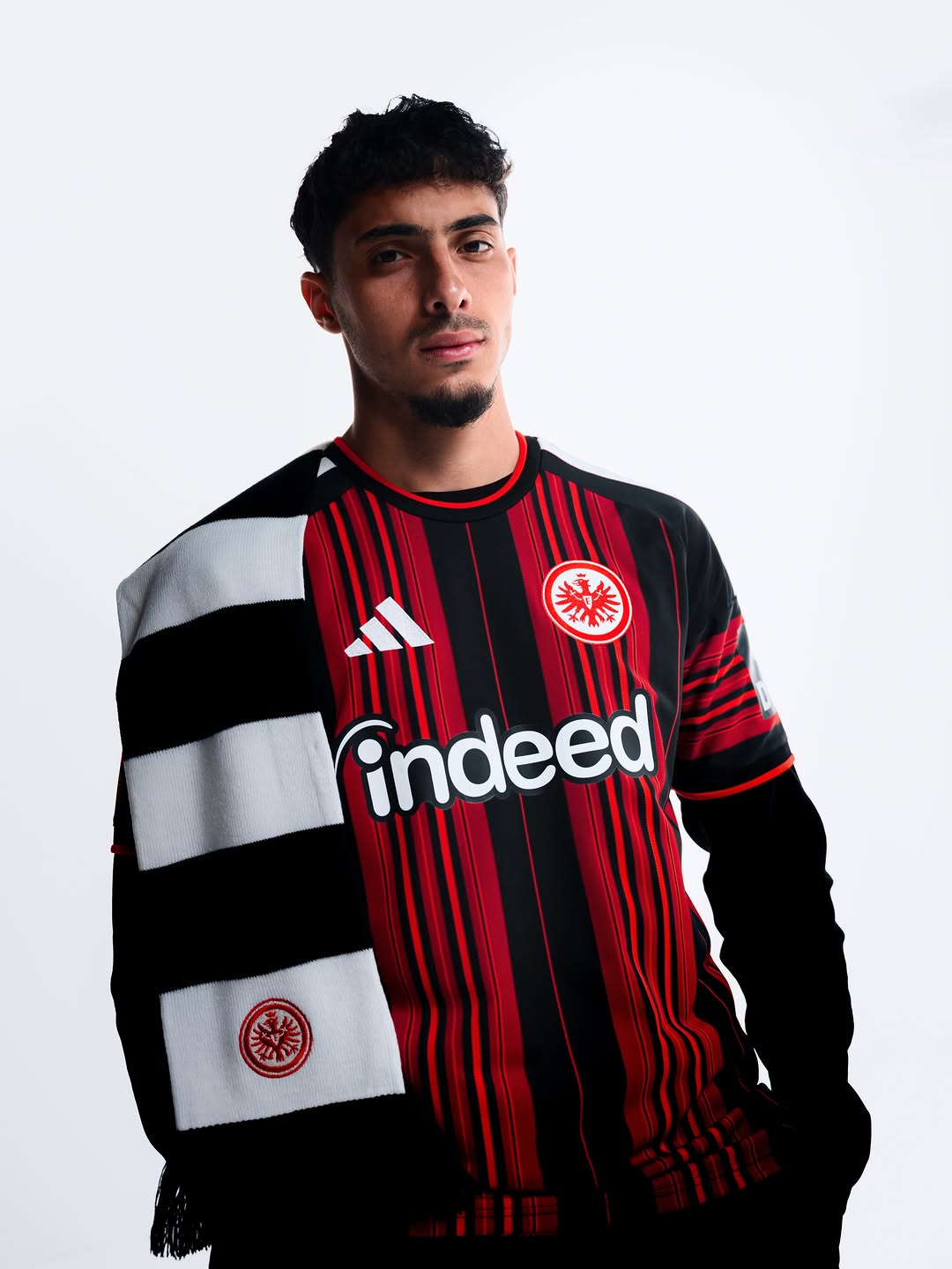 Eintracht Frankfurt thuisshirt 2026-2027 heeft moderne twist!
