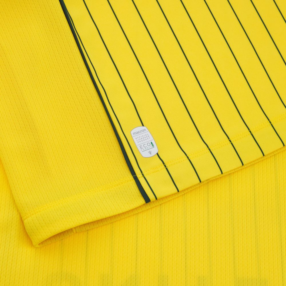 Wrexham AFC voetbalshirts 2025-2026 geïnspireerd door shirts jaren '80, Wales en Patagonië