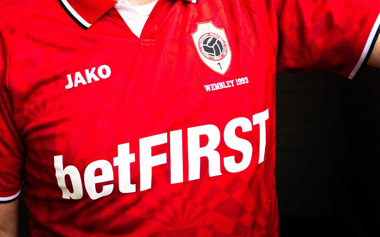 Royal Antwerp Fc Wembley Voetbalshirt