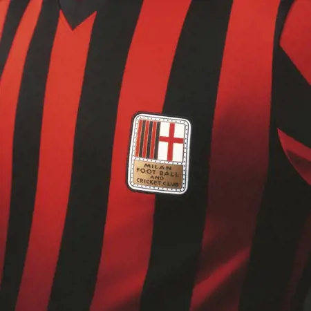 AC Milan viert 125 jarig jubileum met speciaal voetbalshirt