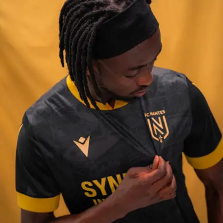 FC Nantes voetbalshirts 2024-2025 geïnspireerd door retro shirts en de stad!