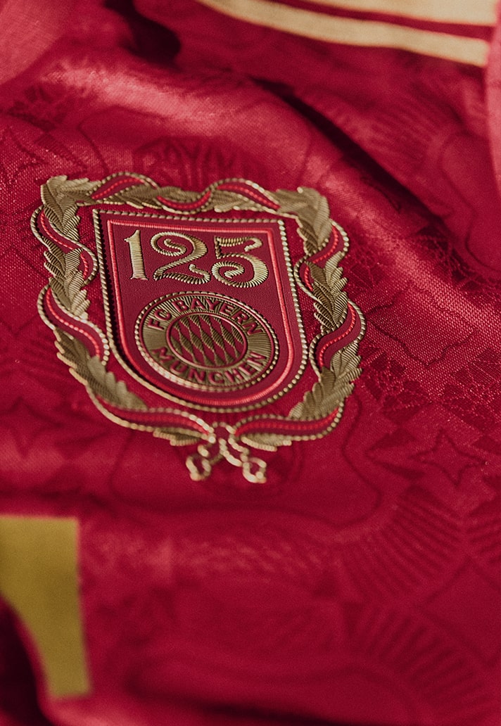Bayern München voetbalshirt 125 jarig bestaan geïnspireerd door historie!
