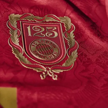 Bayern München voetbalshirt 125 jarig bestaan geïnspireerd door historie!