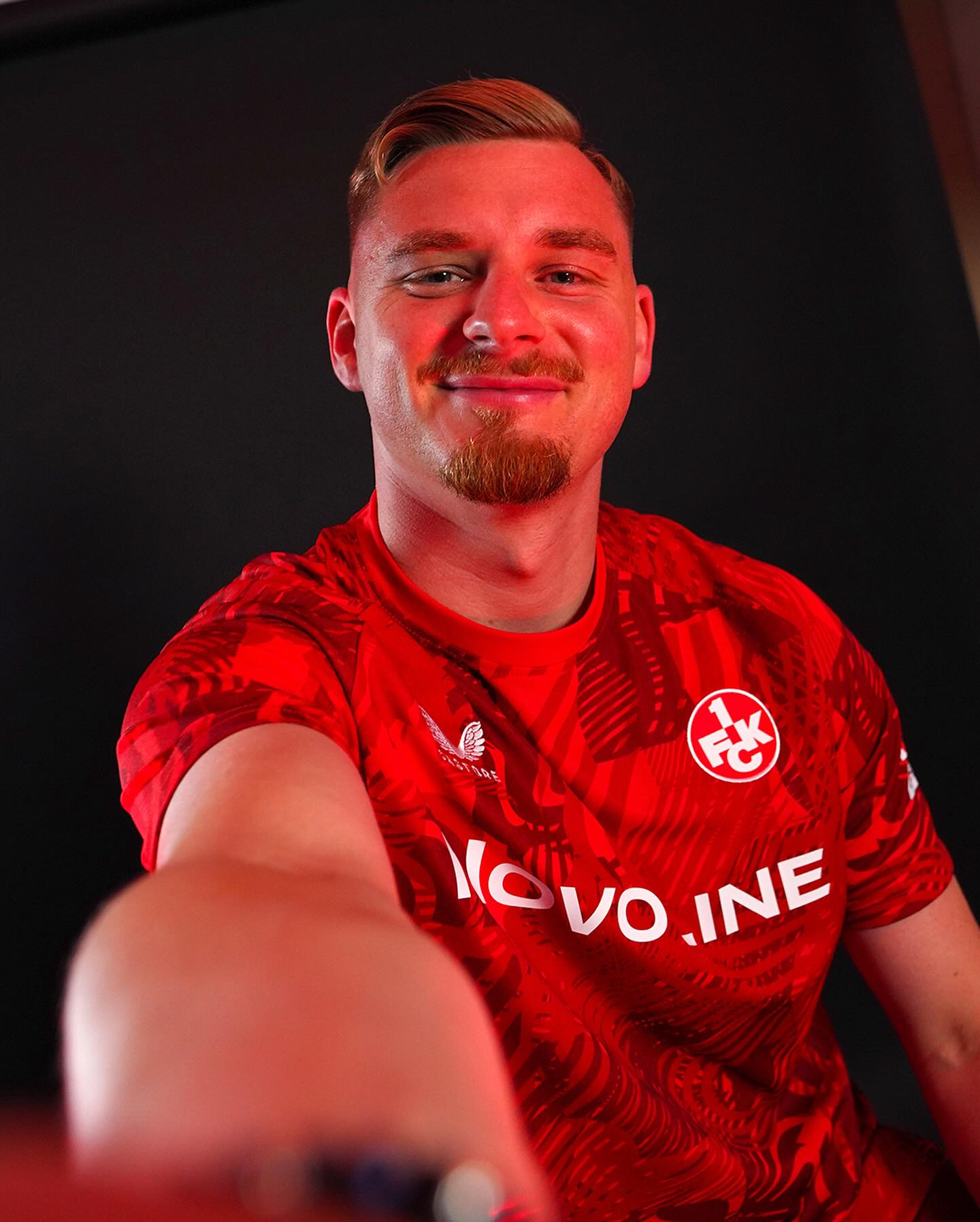 Dit zijn de FC Kaiserslautern voetbalshirts 2024-2025 van Castore