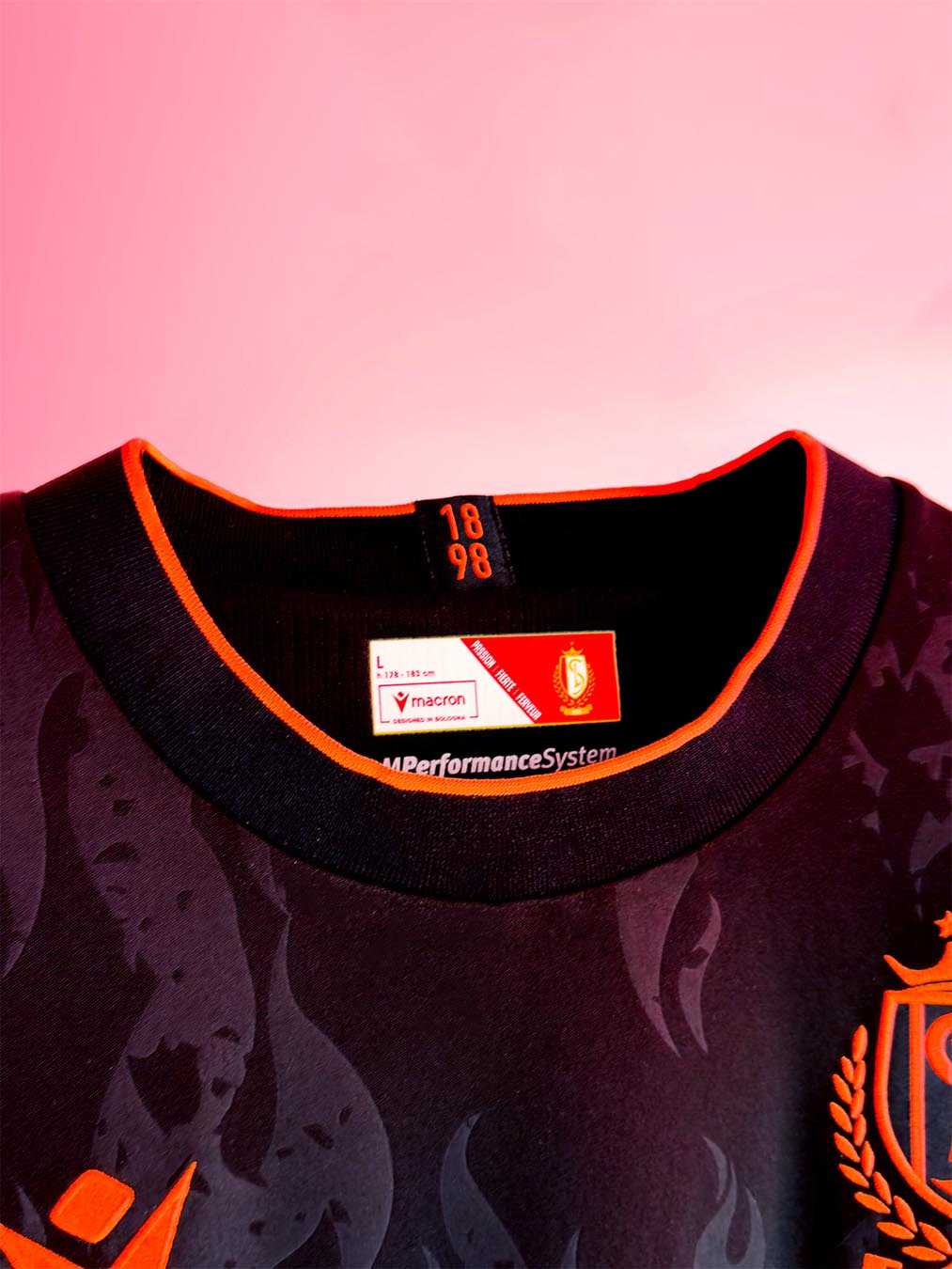 Dit zijn de Standard Luik voetbalshirts 2025-2026 van Macron