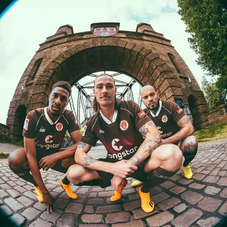 FC Sankt Pauli voetbalshirts 2023-2024