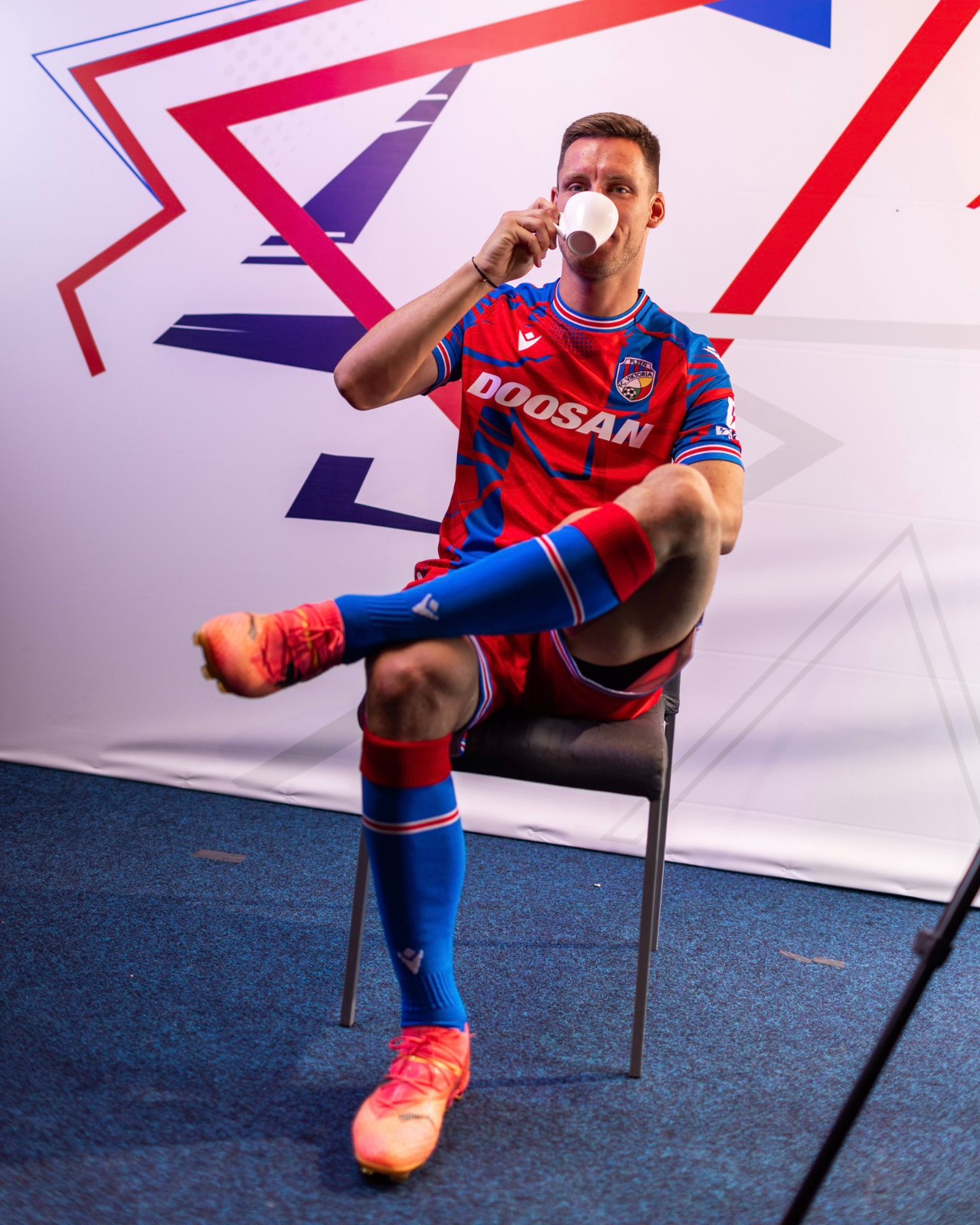 Dit zijn de Viktoria Plzen voetbalshirts 2024-2025