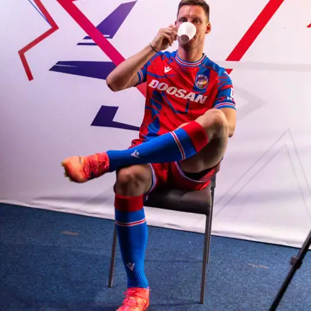 Dit zijn de Viktoria Plzen voetbalshirts 2024-2025