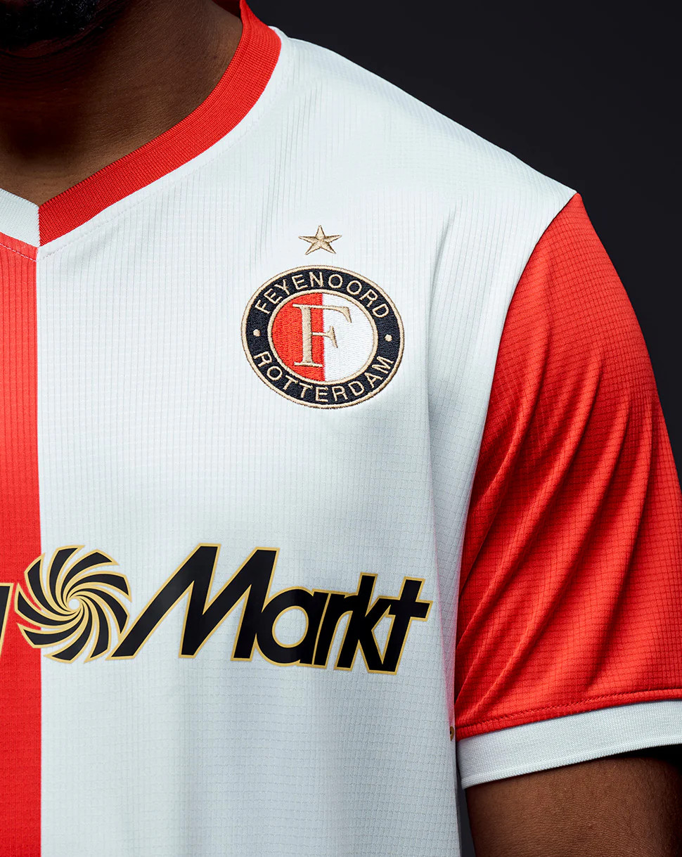 Feyenoord thuisshirt 2025-2026 bevat gouden details!