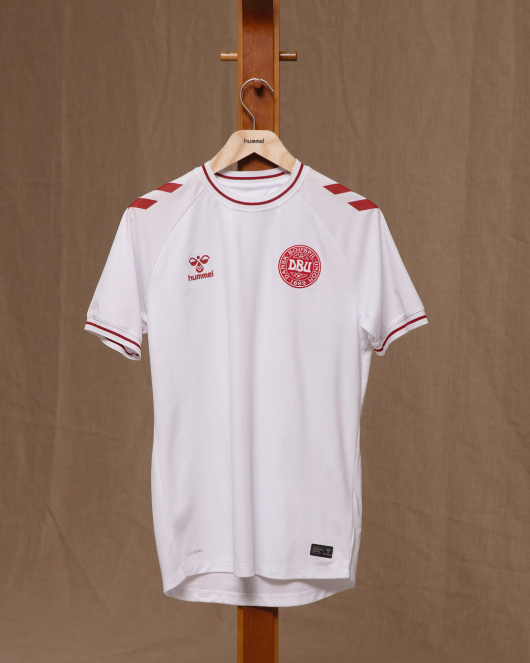 Dit zijn de Denemarken EK 2025 vrouwen voetbalshirts