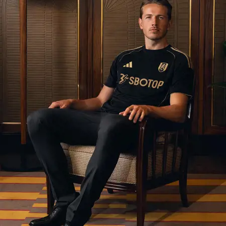 Fulham voetbalshirts 2025-2026 ode aan stadion, retro shirt en elegantie!