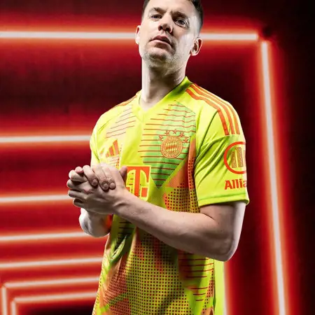 Bayern München keepersshirt 2024-2025 heeft adidas TIRO24 template