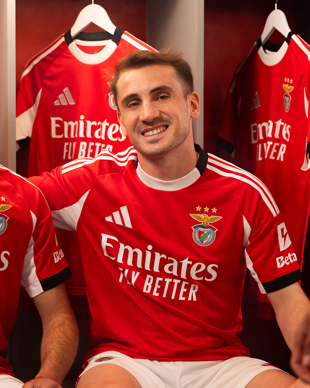 Benfica voetbalshirts 2025-2026 geïnspireerd door DNA en straatvoetbal
