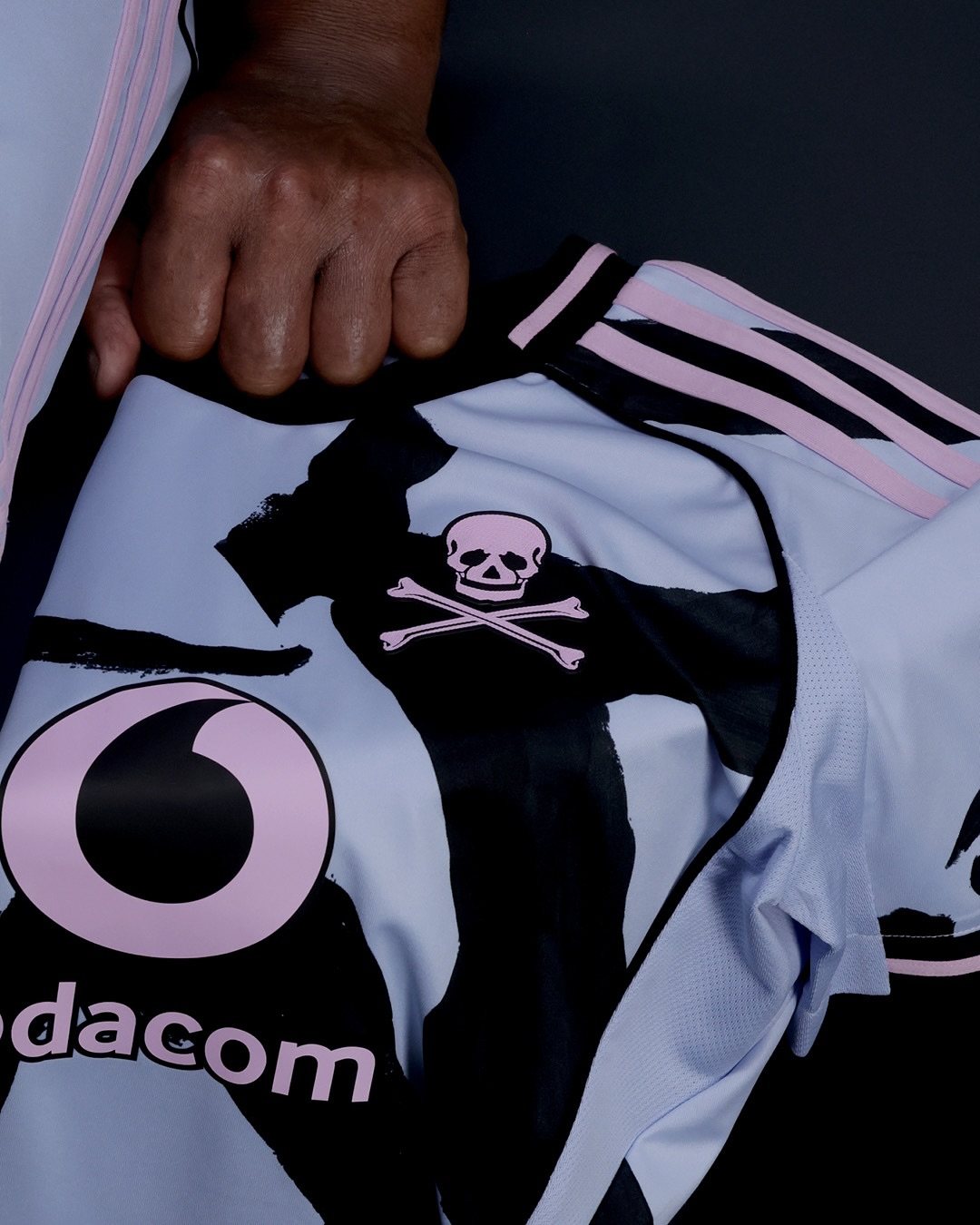 Dit zijn de Orlando Pirates voetbalshirts 2025-2026