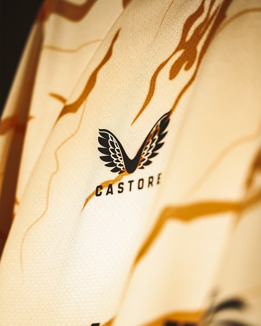 Feyenoord 4de voetbalshirt 2024-2025 geïnspireerd door spelerstunnel de Kuip