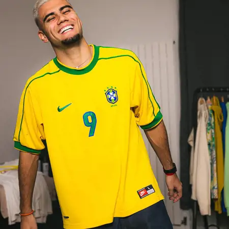 Nike lanceert re-issue van Brazilië voetbalshirt 1998