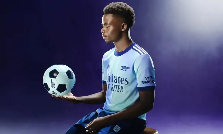 Arsenal 3e shirt 2024-2025 bevat na meer dan twintig jaar adidas Originals logo!