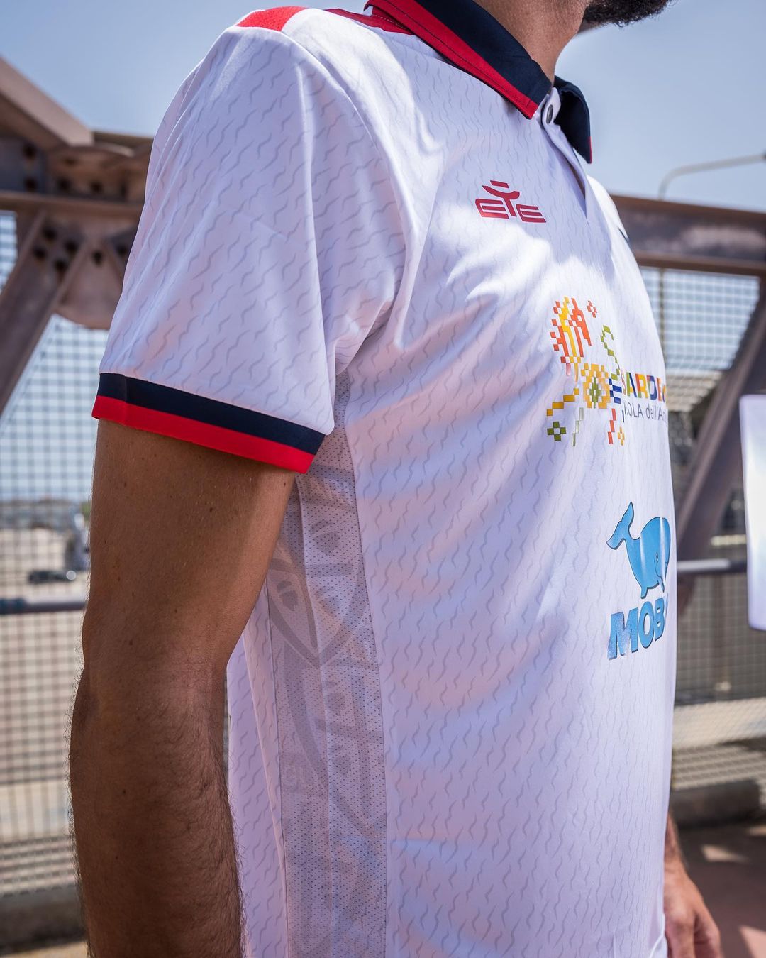 Cagliari voetbalshirts 2023-2024
