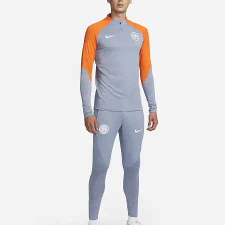 Dit is het grijs/oranje Inter Milan Champions League trainingspak 2023-2024