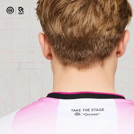 Dit is het FC Groningen 050 Eurosonic Noorderslag voetbalshirt 2024