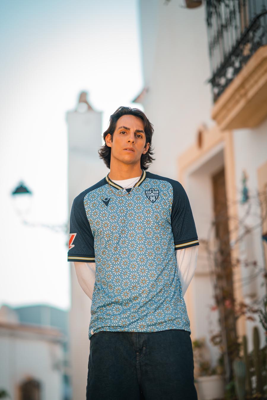 Dit zijn de UD Almería voetbalshirts 2025-2026 van Macron