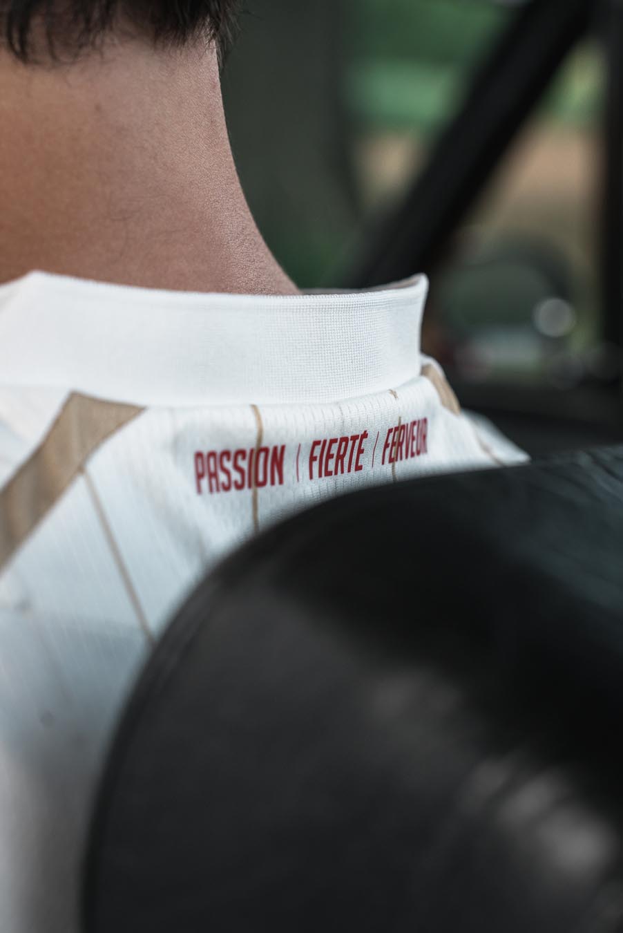 Dit zijn de Standard Luik voetbalshirts 2025-2026 van Macron