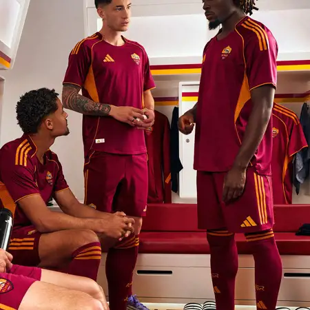 AS Roma thuisshirt 2025-2026 heeft jaren '90 look!