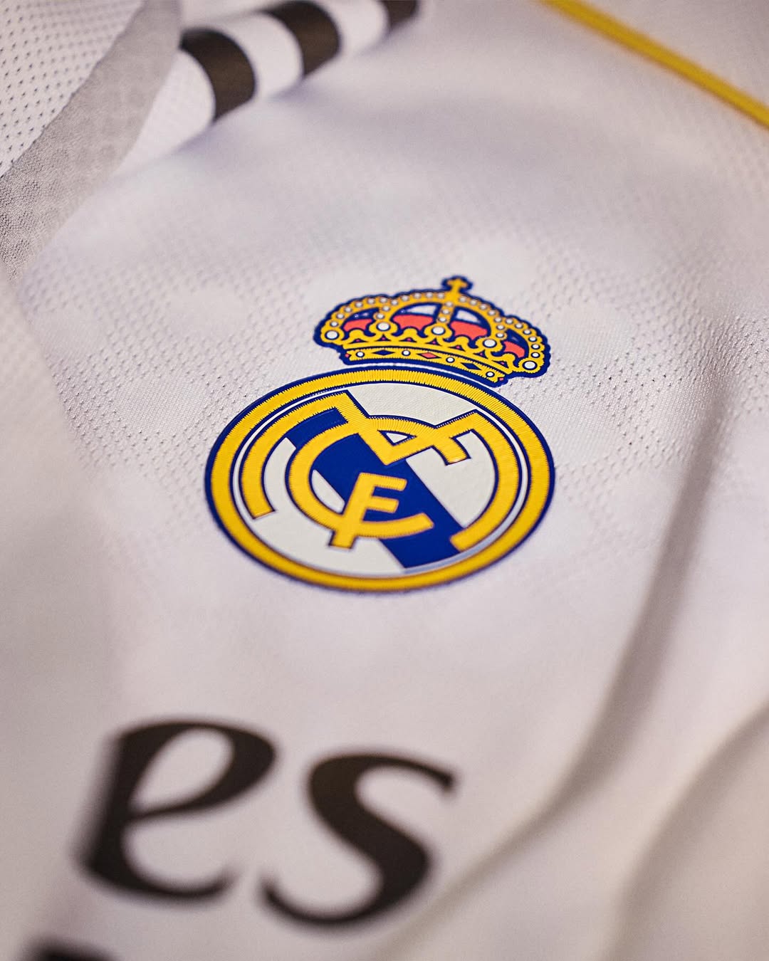 Real Madrid thuisshirt 2025-2026 eerbetoon aan historie Santiago Bernabéu
