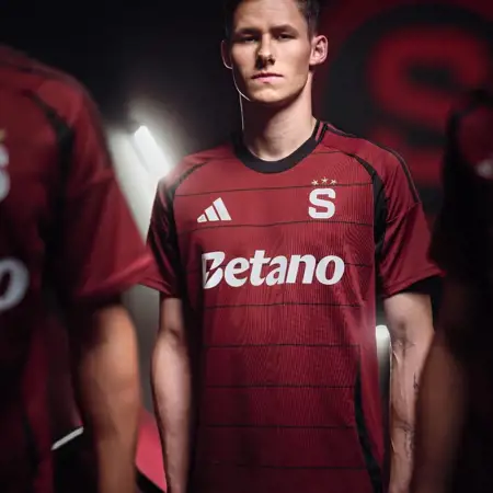 Dit zijn de Sparta Praag voetbalshirts 2024-2025