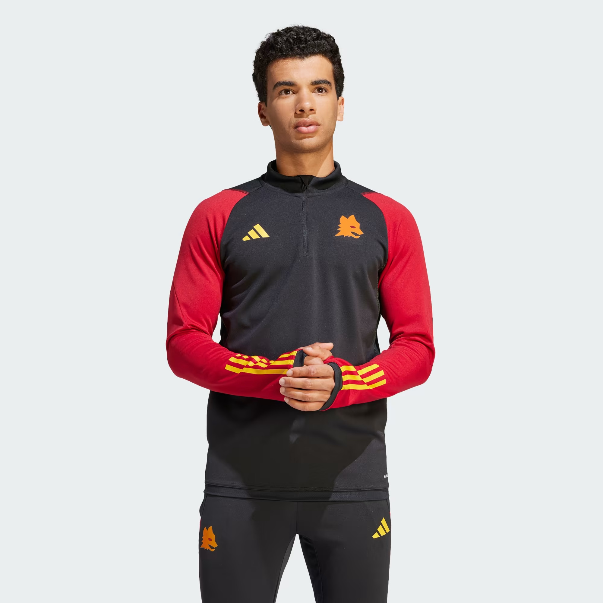 Dit is het AS Roma trainingspak 2023-2024 van adidas! 